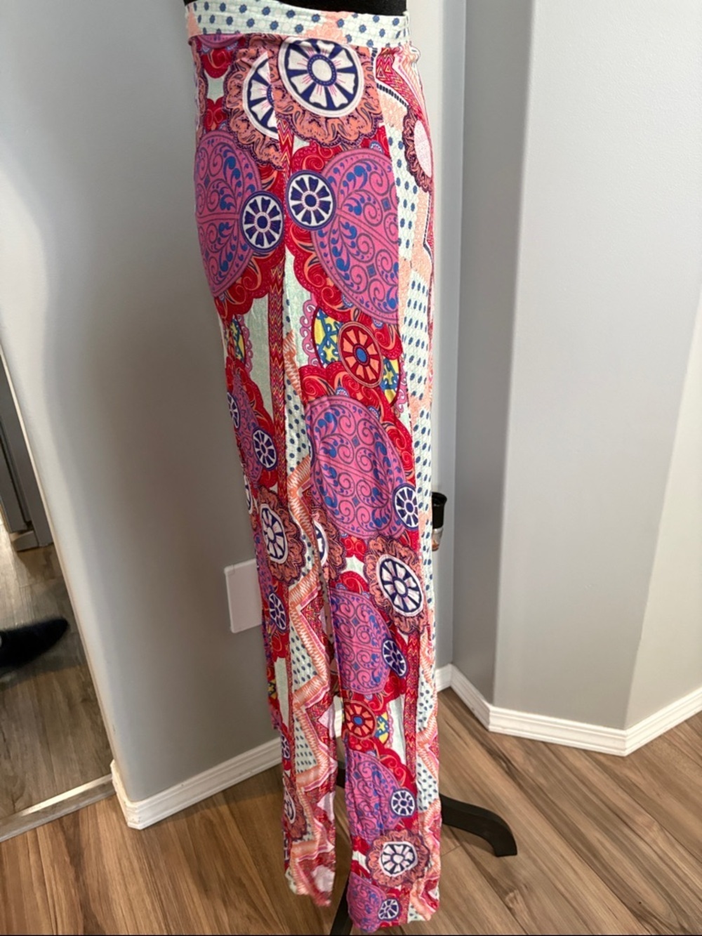 MINKPINK Pink Multi Geometric Print Maxi Skirt with 4 Side Slit - Picture 6 of 9